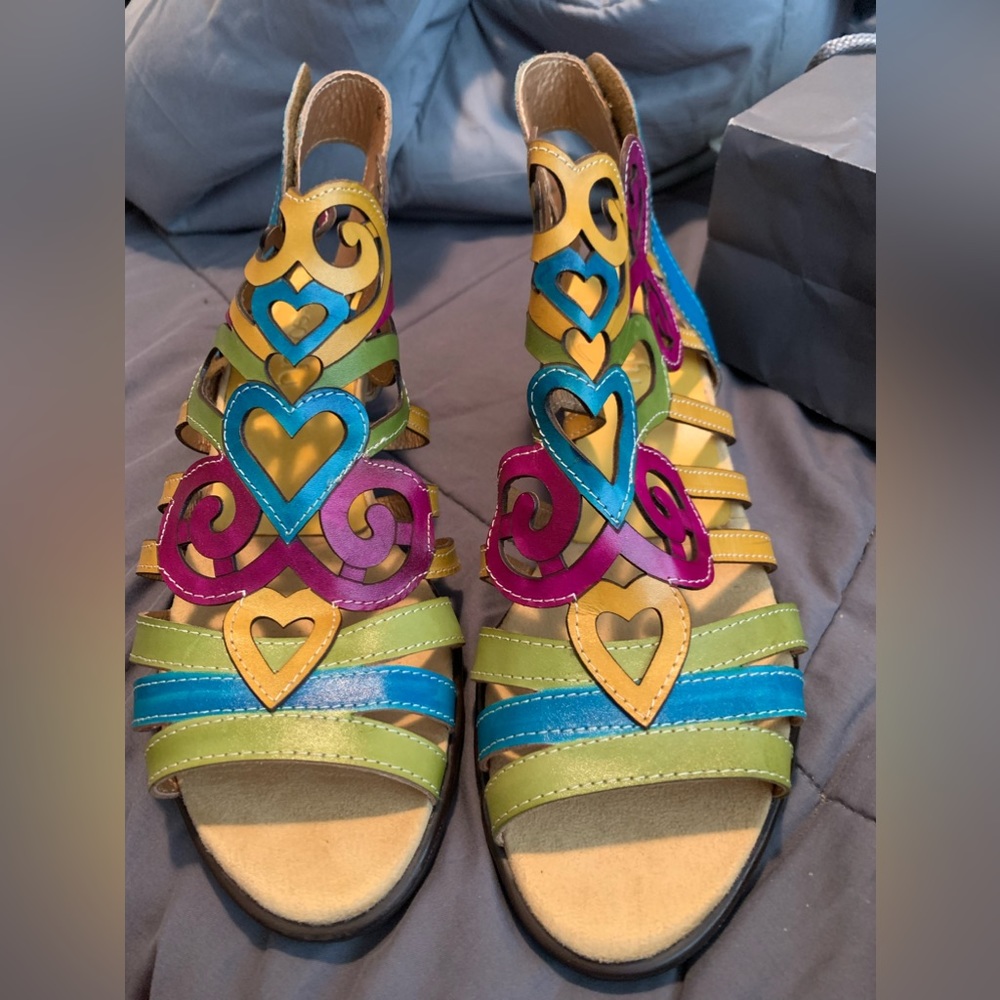 Socofy SOCOFY Super Comfy Hollow Vera Pelle Love Shape Soft Gancio Sandals